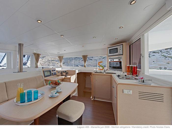 Book yachts online - catamaran - Lagoon 400 S2 - Solanta - rent