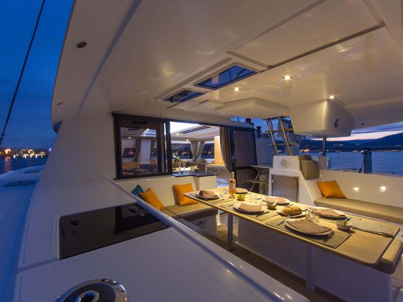 Book yachts online - catamaran - Helia 44 - No Shoes - rent