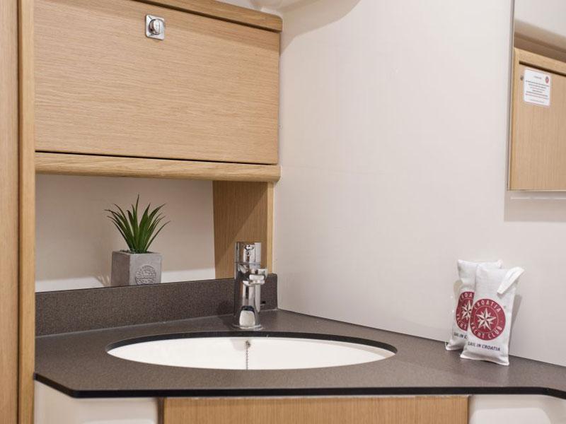 Book yachts online - sailboat - Bavaria Cruiser 46 (9) - Grey Sky - rent