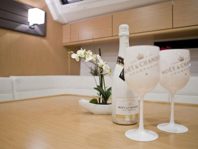 Book yachts online - sailboat - Bavaria Cruiser 46 (9) - Grey Sky - rent