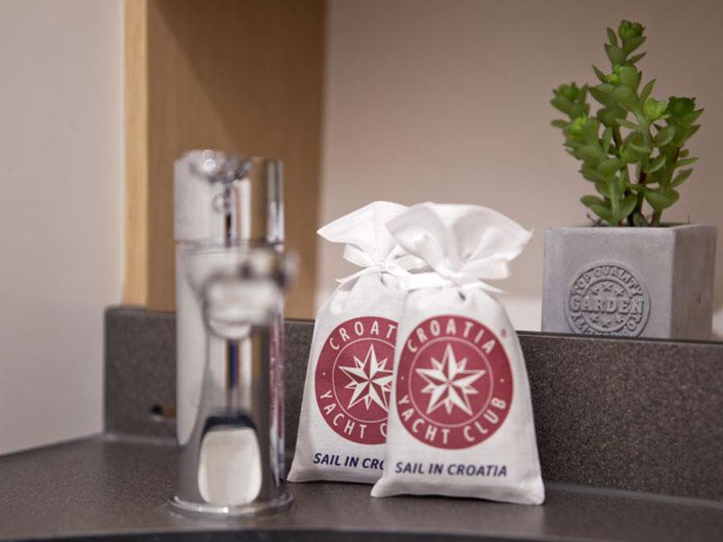 Book yachts online - sailboat - Bavaria Cruiser 46 (9) - Grey Sky - rent