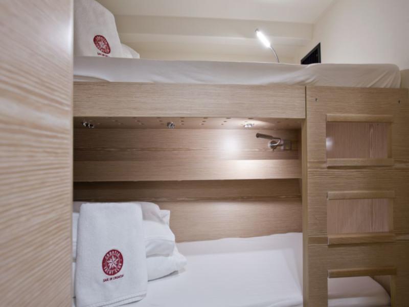 Book yachts online - sailboat - Hanse 588 - White Pearl - rent