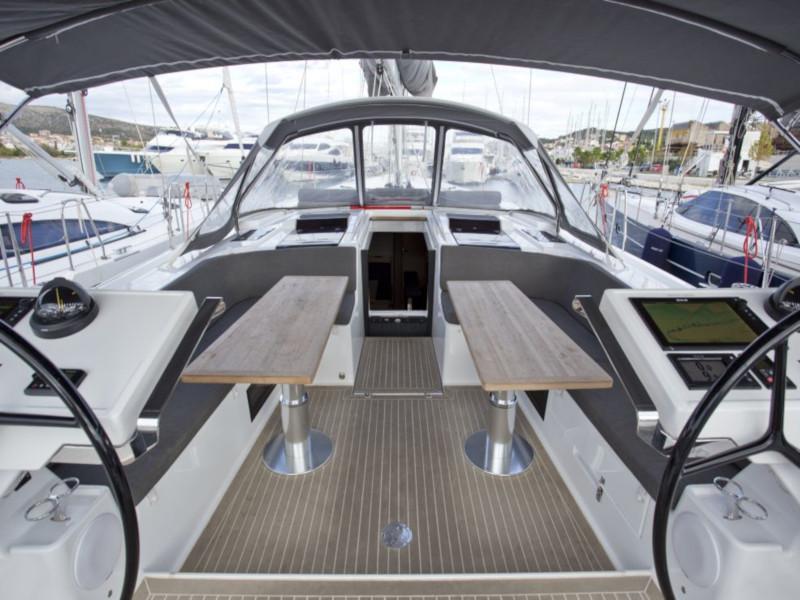Book yachts online - sailboat - Hanse 588 - White Pearl - rent