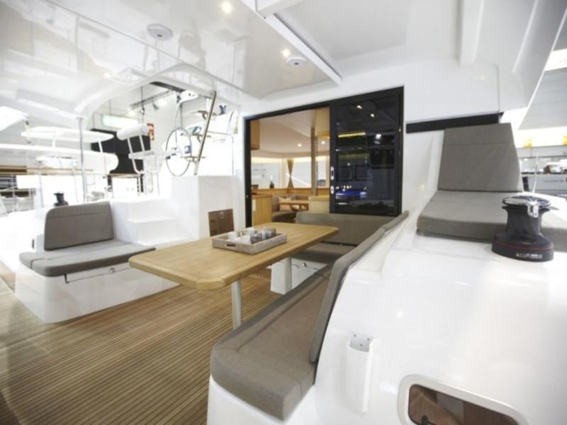 Book yachts online - catamaran - Lagoon 42 - Sofibel - rent
