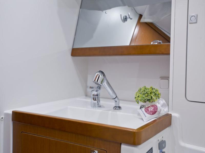 Book yachts online - sailboat - Oceanis 48 (10-4) - Lady Bug I - rent