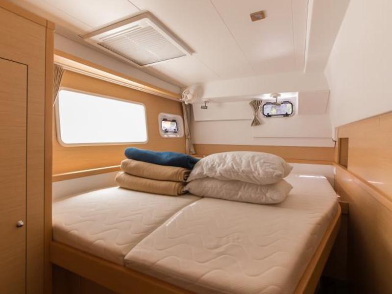 Book yachts online - catamaran - Lagoon 400 S2 - Rapala - rent