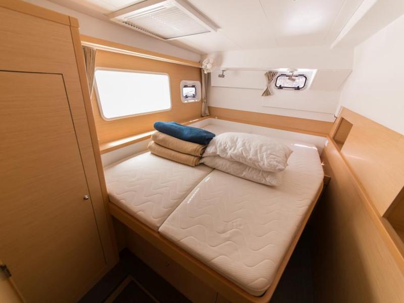 Book yachts online - catamaran - Lagoon 400 S2 - Rapala - rent