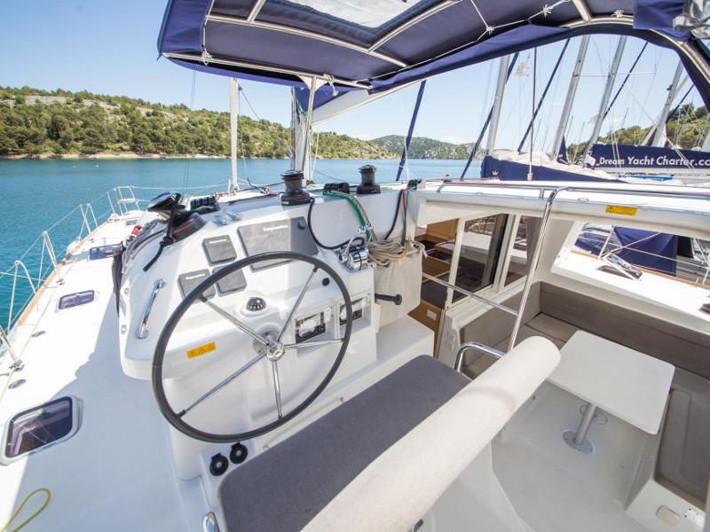 Book yachts online - catamaran - Lagoon 400 S2 - Rapala - rent