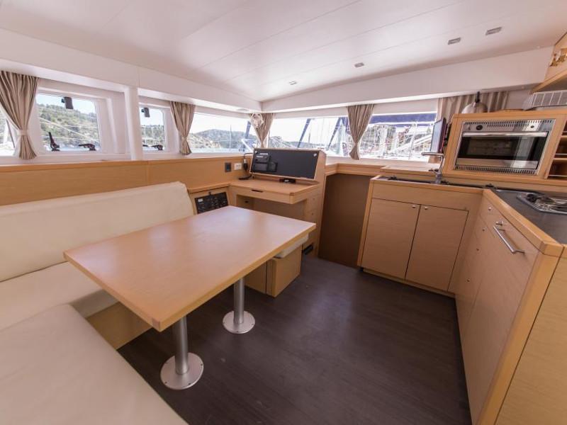 Book yachts online - catamaran - Lagoon 400 S2 - Rapala - rent