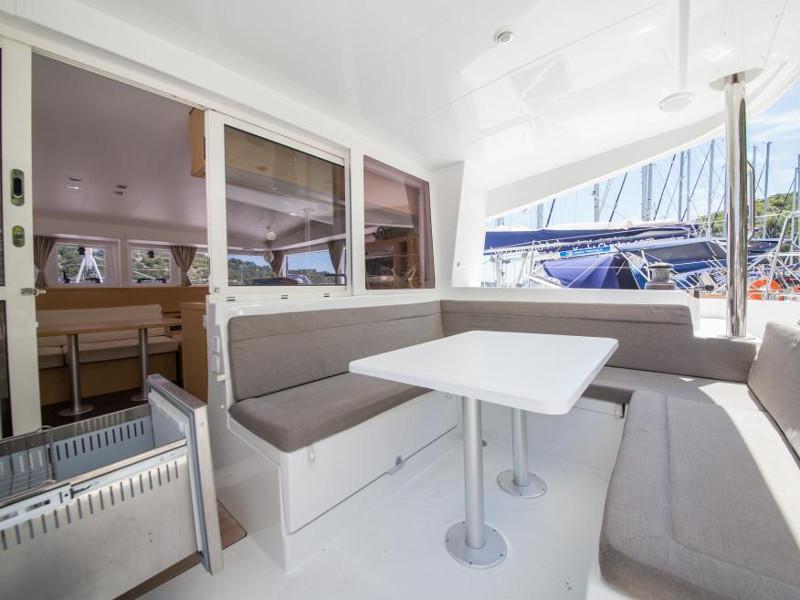 Book yachts online - catamaran - Lagoon 400 S2 - Rapala - rent