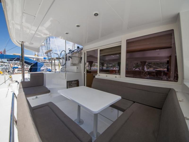 Book yachts online - catamaran - Lagoon 400 S2 - Rapala - rent