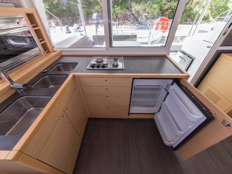 Book yachts online - catamaran - Lagoon 400 S2 - Rapala - rent