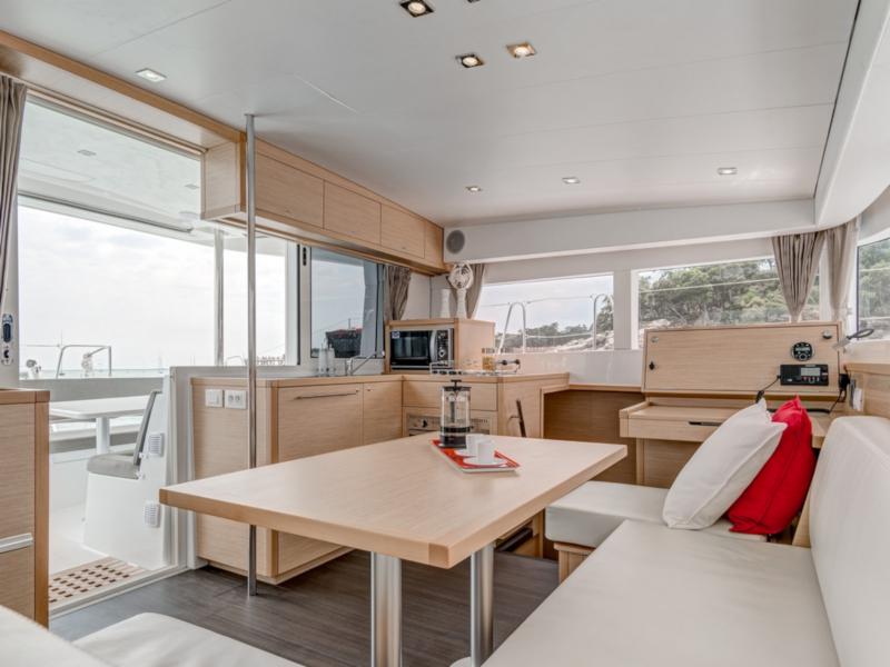 Book yachts online - catamaran - Lagoon 40 - Nathalie - rent