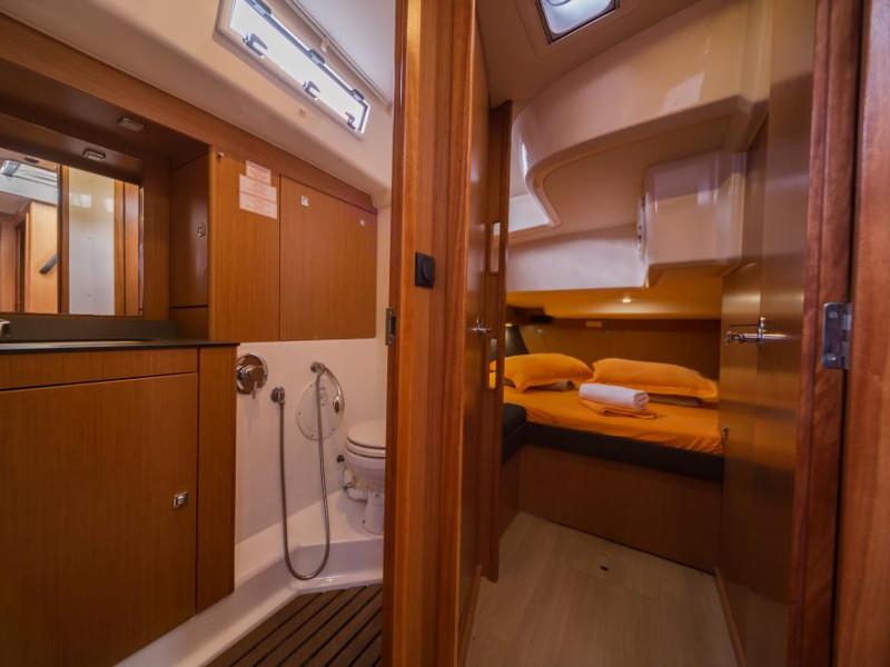 Book yachts online - sailboat - Bavaria Cruiser 56 - La Vestale - rent