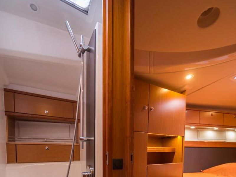 Book yachts online - sailboat - Bavaria Cruiser 56 - La Vestale - rent