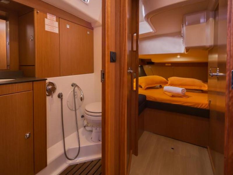 Book yachts online - sailboat - Bavaria Cruiser 56 - La Vestale - rent