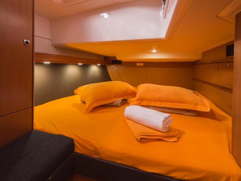 Book yachts online - sailboat - Bavaria Cruiser 56 - La Vestale - rent