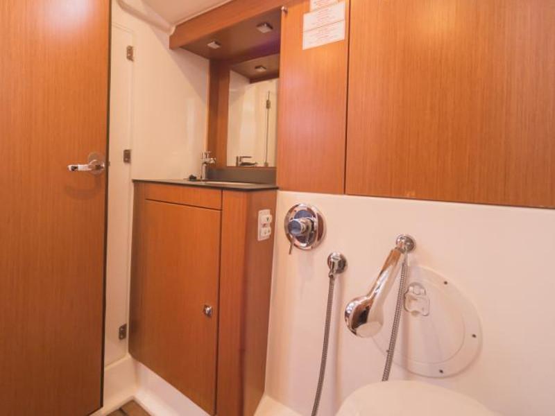 Book yachts online - sailboat - Bavaria Cruiser 56 - La Vestale - rent