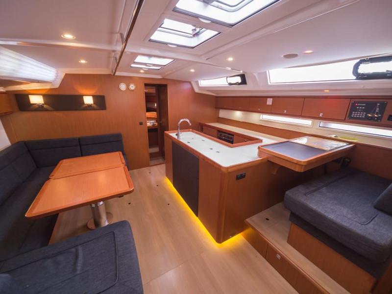 Book yachts online - sailboat - Bavaria Cruiser 56 - La Vestale - rent