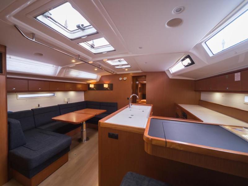 Book yachts online - sailboat - Bavaria Cruiser 56 - La Vestale - rent