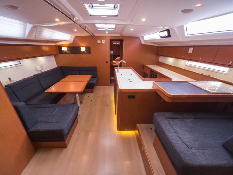 Book yachts online - sailboat - Bavaria Cruiser 56 - La Vestale - rent