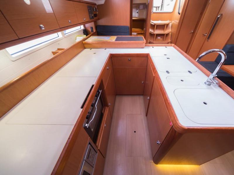 Book yachts online - sailboat - Bavaria Cruiser 56 - La Vestale - rent