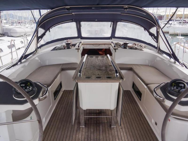 Book yachts online - sailboat - Bavaria Cruiser 56 - La Vestale - rent