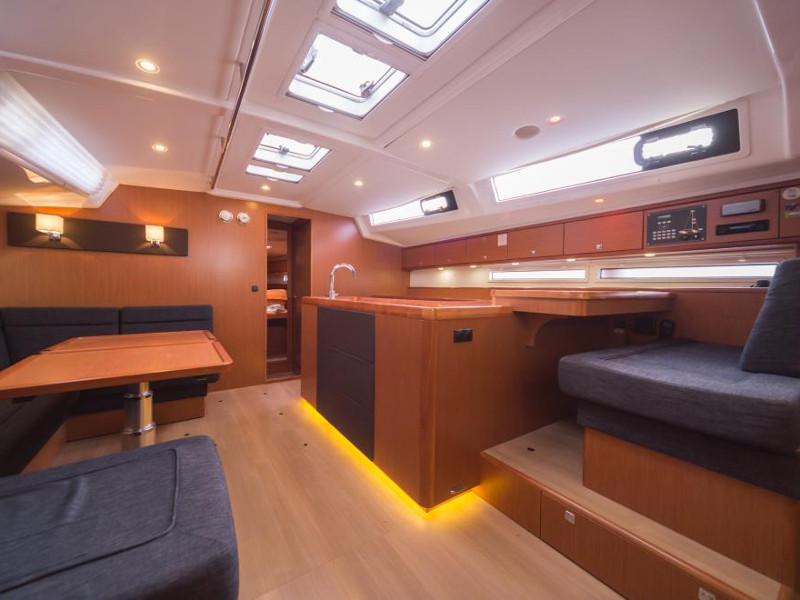 Book yachts online - sailboat - Bavaria Cruiser 56 - La Vestale - rent