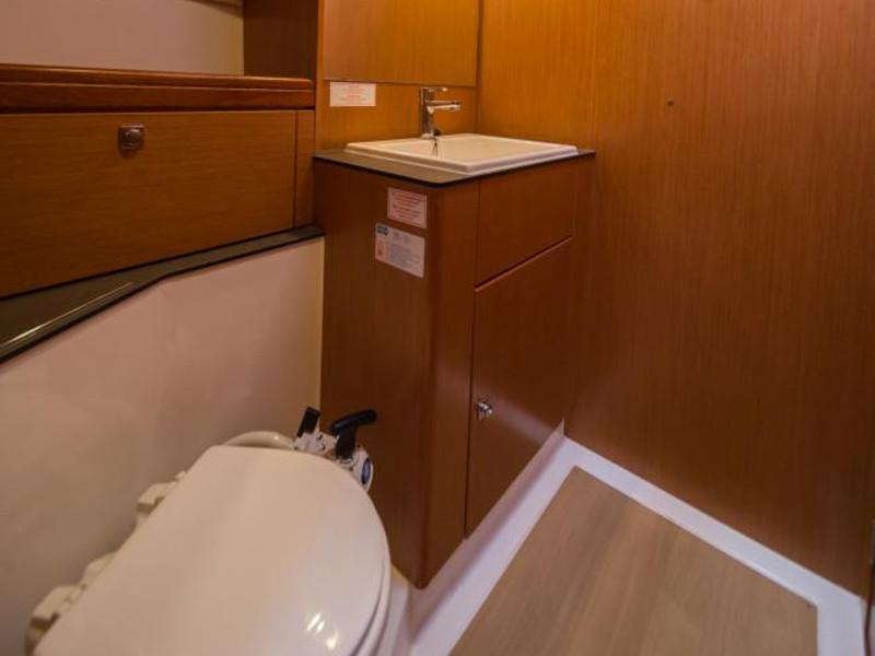 Book yachts online - sailboat - Bavaria Cruiser 56 - La Vestale - rent