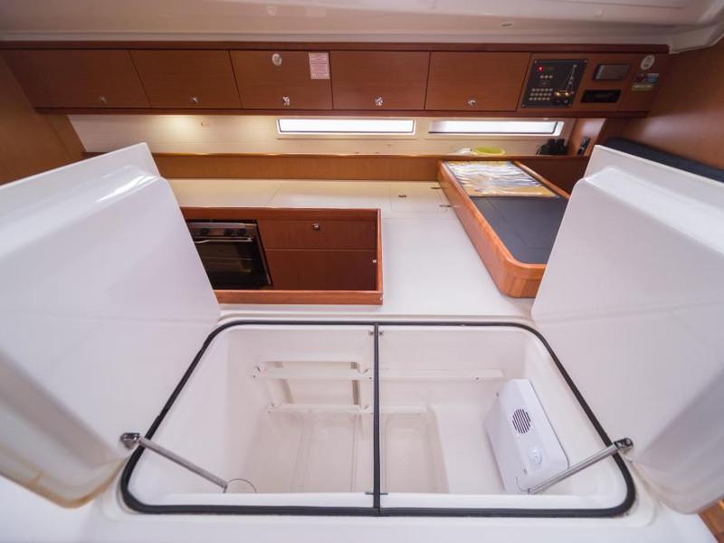 Book yachts online - sailboat - Bavaria Cruiser 56 - La Vestale - rent