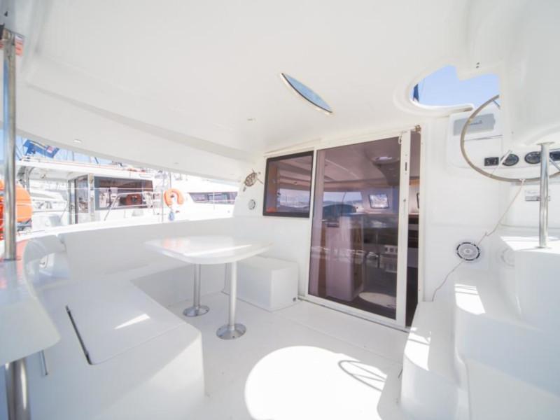 Book yachts online - catamaran - Lipari 41 - Happy - rent
