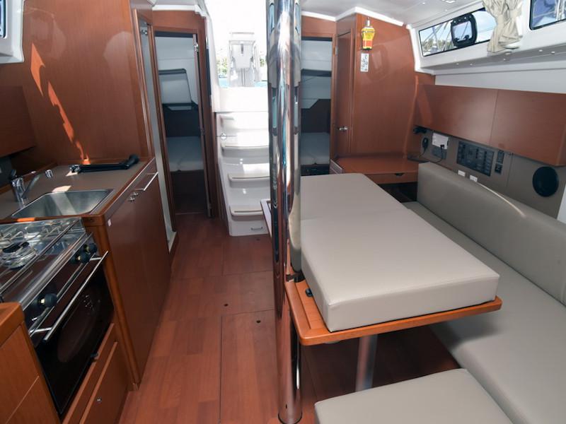 Book yachts online - sailboat - Oceanis 38.1 - Magpie - rent