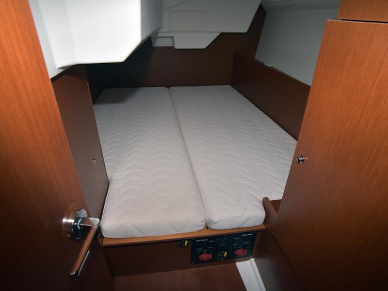 Book yachts online - sailboat - Oceanis 38.1 - Magpie - rent