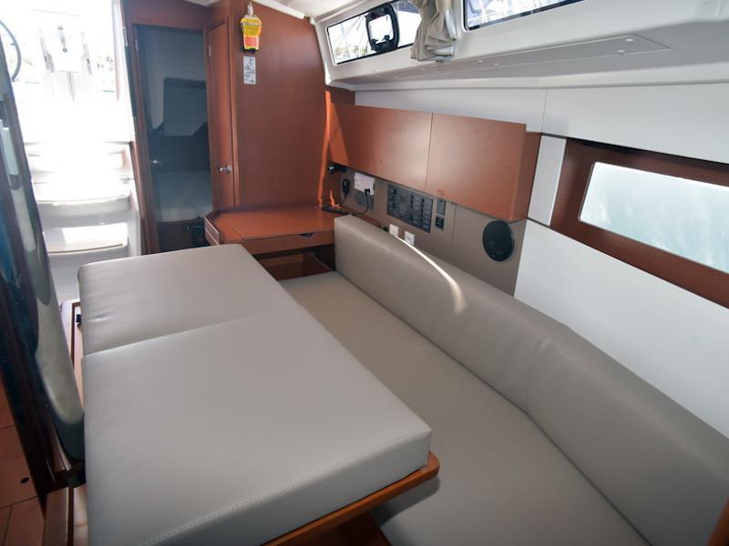 Book yachts online - sailboat - Oceanis 38.1 - Magpie - rent