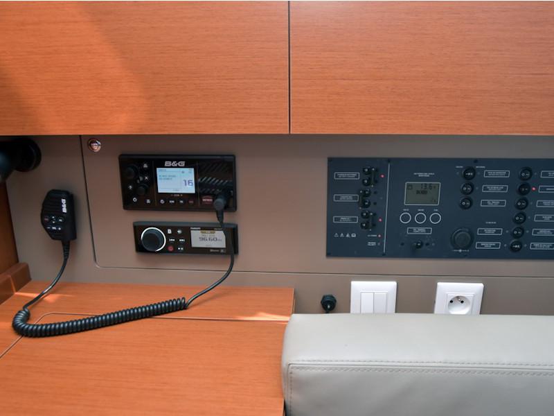 Book yachts online - sailboat - Oceanis 38.1 - Magpie - rent