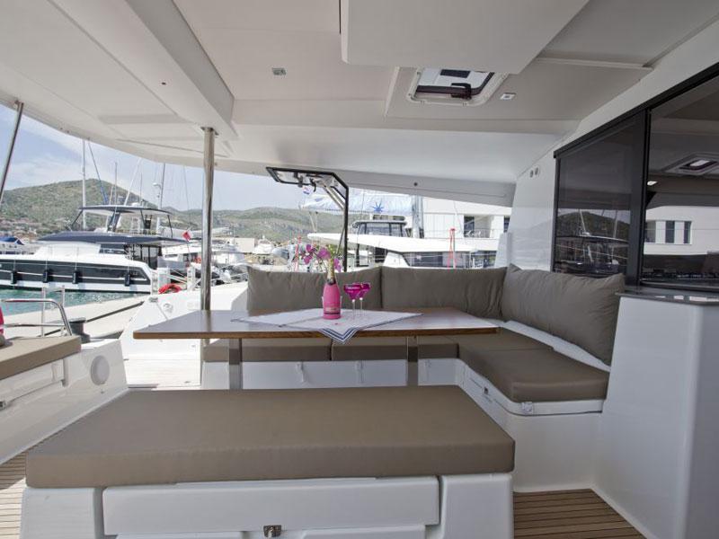 Book yachts online - catamaran - Saona 47 - Saga - rent