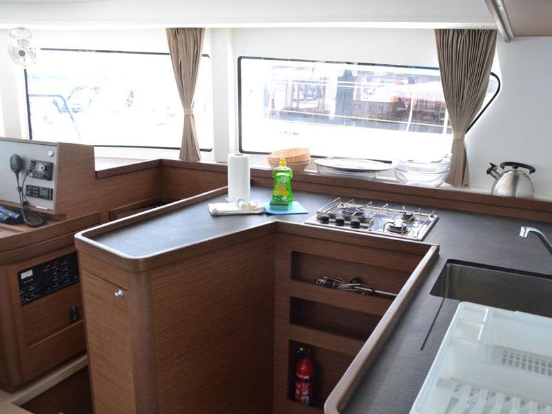 Book yachts online - catamaran - Lagoon 42 - Anna - rent