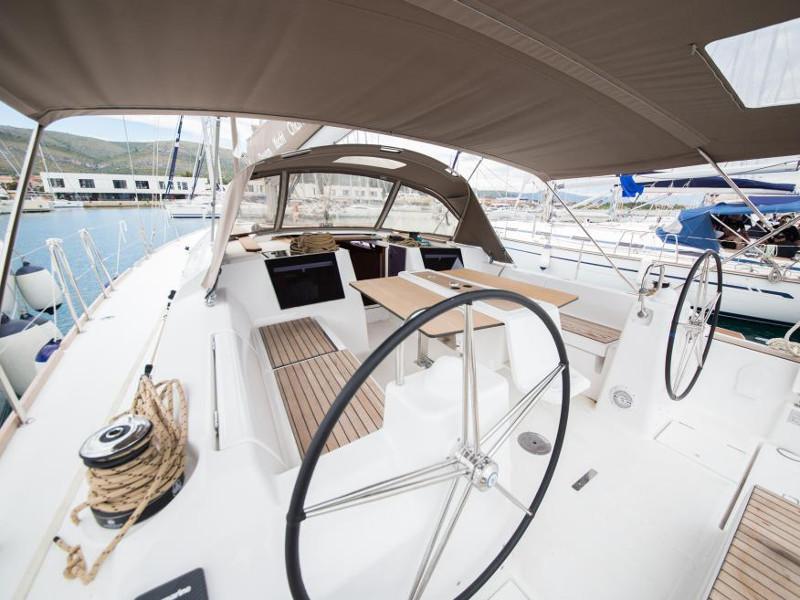 Book yachts online - sailboat - Dufour 460 Grand Large - Lucrece - rent
