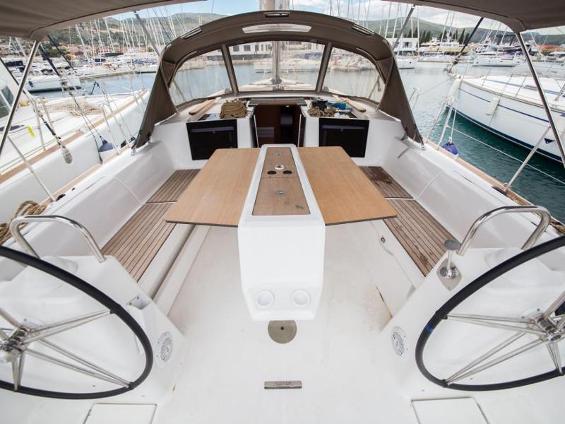 Book yachts online - sailboat - Dufour 460 Grand Large - Lucrece - rent