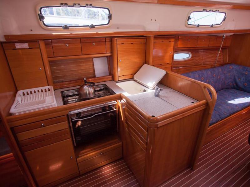 Book yachts online - sailboat - Bavaria 37 Cruiser - Veja - rent
