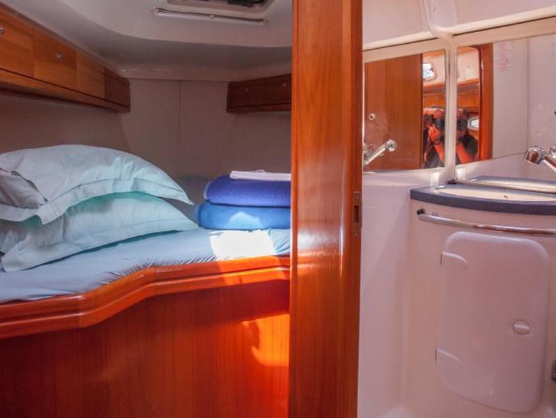 Book yachts online - sailboat - Bavaria 37 Cruiser - Veja - rent