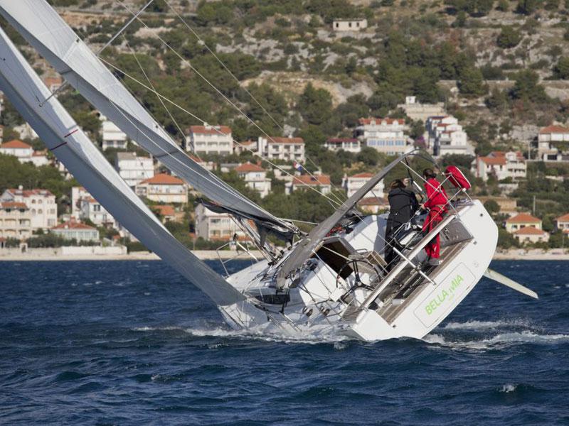 Book yachts online - sailboat - Elan E4 - Bella Mia - rent