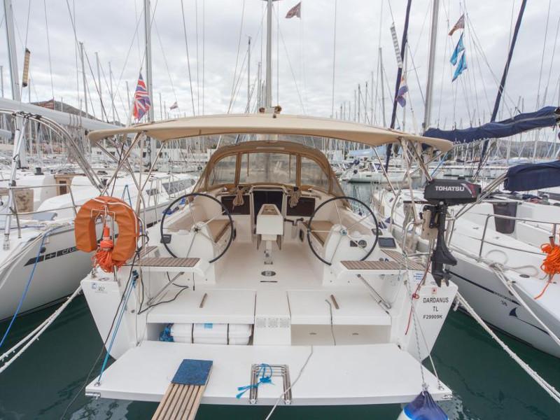 Book yachts online - sailboat - Dufour 382 Grand Large - Dardanus - rent