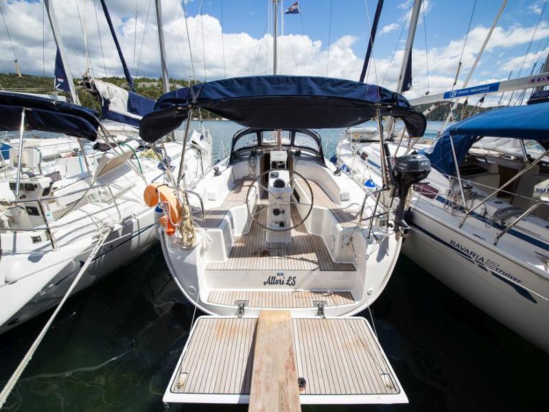 Book yachts online - sailboat - Bavaria Cruiser 33 (4) - Allori - rent