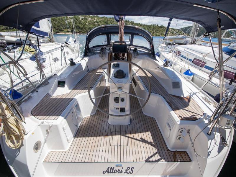 Book yachts online - sailboat - Bavaria Cruiser 33 (4) - Allori - rent