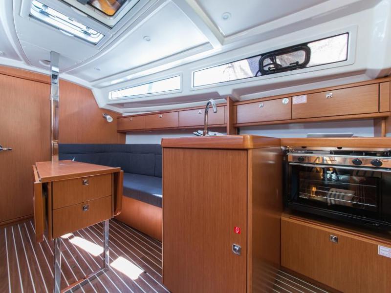 Book yachts online - sailboat - Bavaria Cruiser 33 (4) - Allori - rent