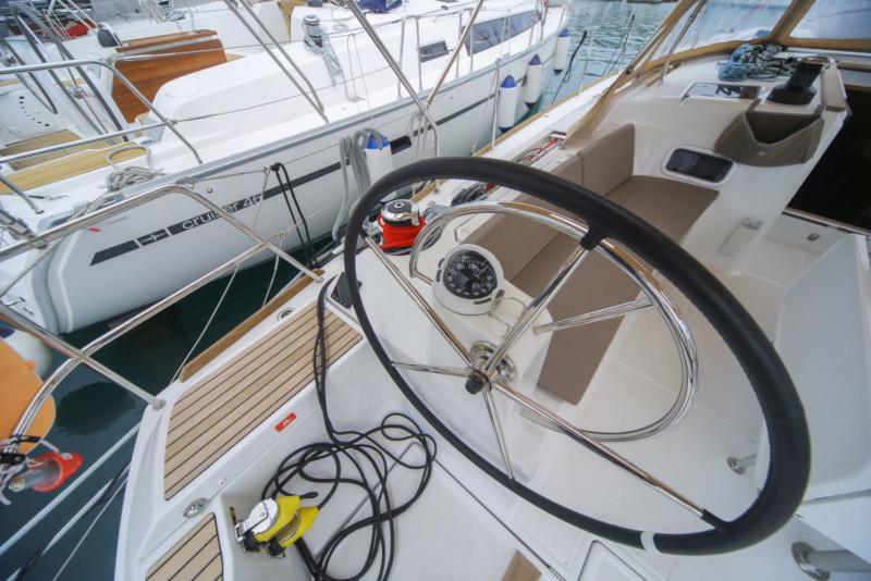 Book yachts online - sailboat - Sun Odyssey 519 - Malake - rent