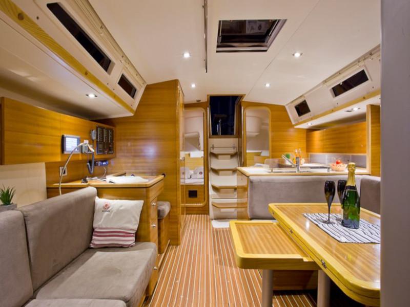 Book yachts online - sailboat - Salona 44 - Elva - rent