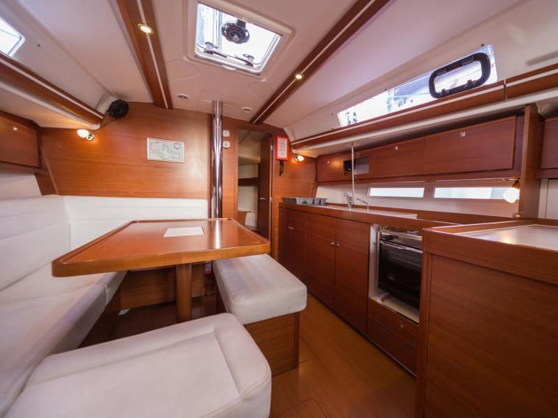 Book yachts online - sailboat - Dufour 380 - Pegase - rent