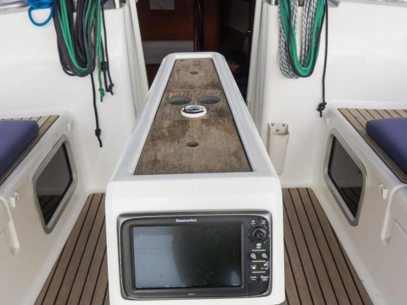 Book yachts online - sailboat - Dufour 380 - Pegase - rent